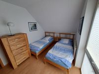 Schlafzimmer mit Einzelbetten im OG